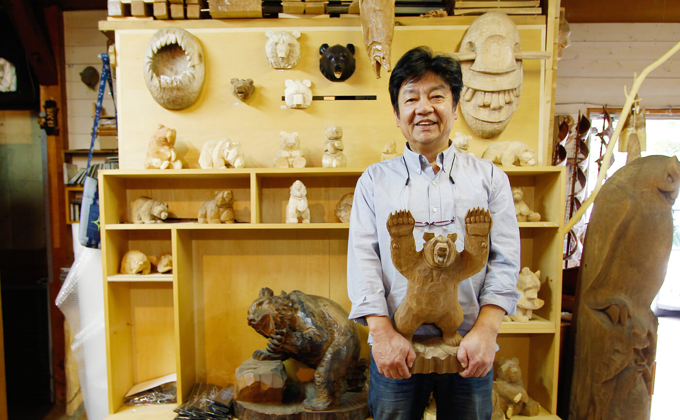 いつも隣に木彫り熊 北海道産まれの個性豊かな熊たちに惚れ込む Su Cue